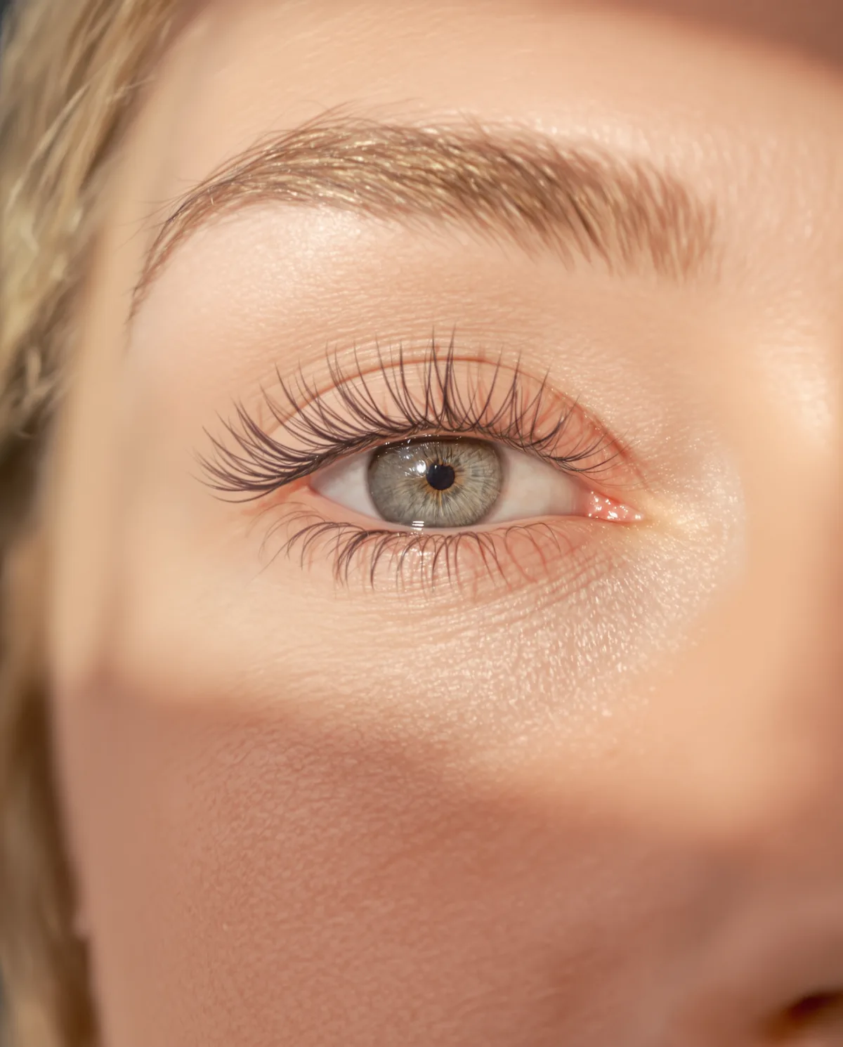 Lash lift & tint, Her own lashes, lifted
