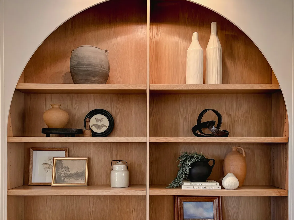 Built-in shelves fitted into an alcove